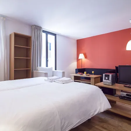 Inside Sants Apartman *