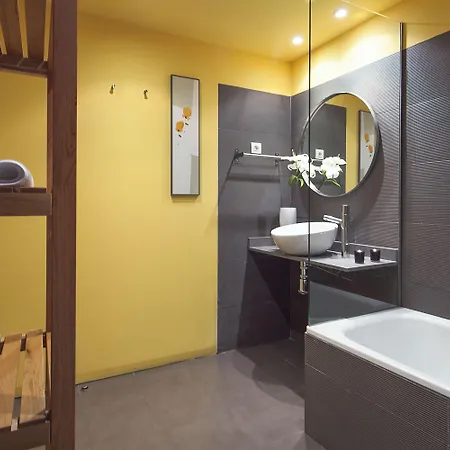 Inside Sants Apartman *