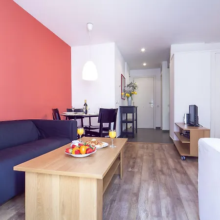 アパート インサイド サンツ バルセロナ