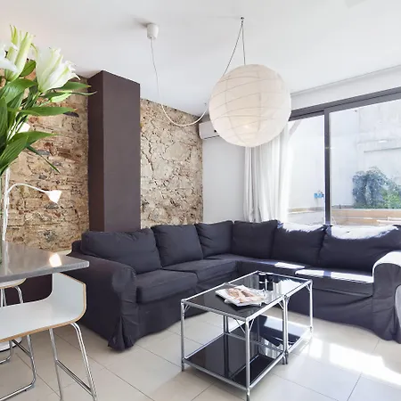 Inside Sants Apartman *
