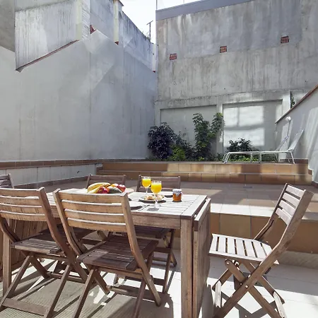 Inside Sants Apartman *